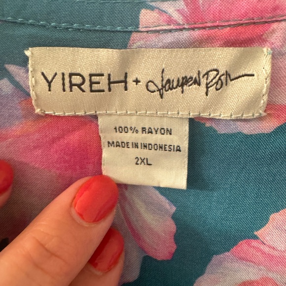 Yireh top with custom print designed by Hawaii artist Lauren Roth 2xL - Picture 3 of 3